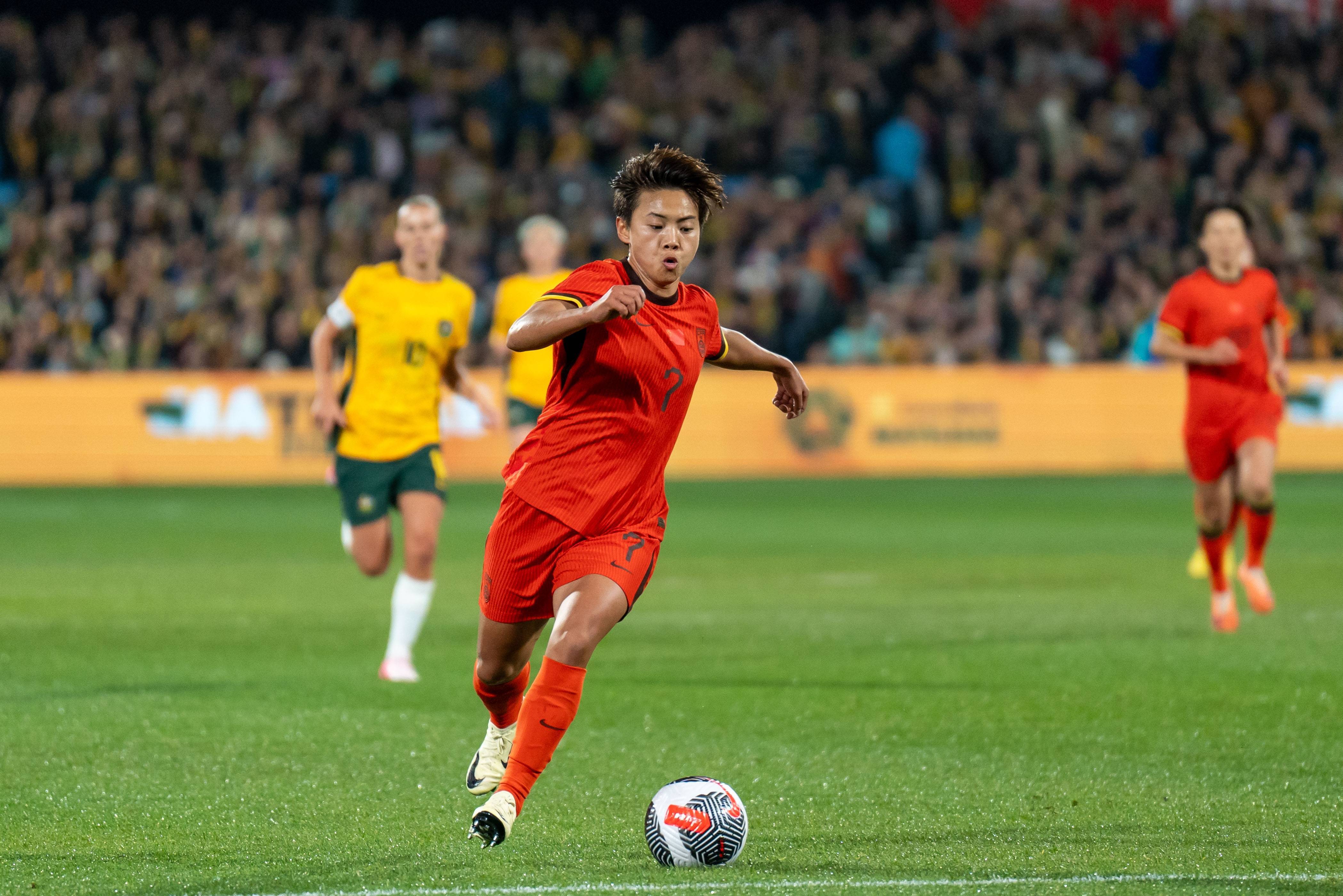 关于足球联赛探讨：女足新星崭露头角斩获胜利的信息