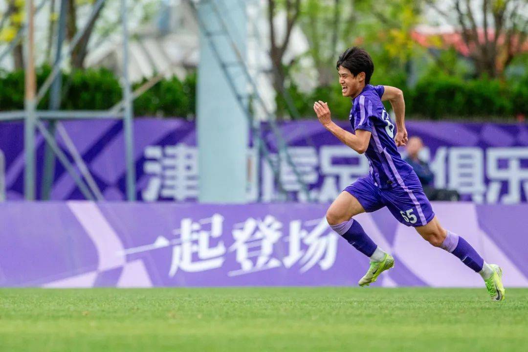 关于阿根廷女足稳居榜首，实力碾压对手晋级足协杯半决赛的信息