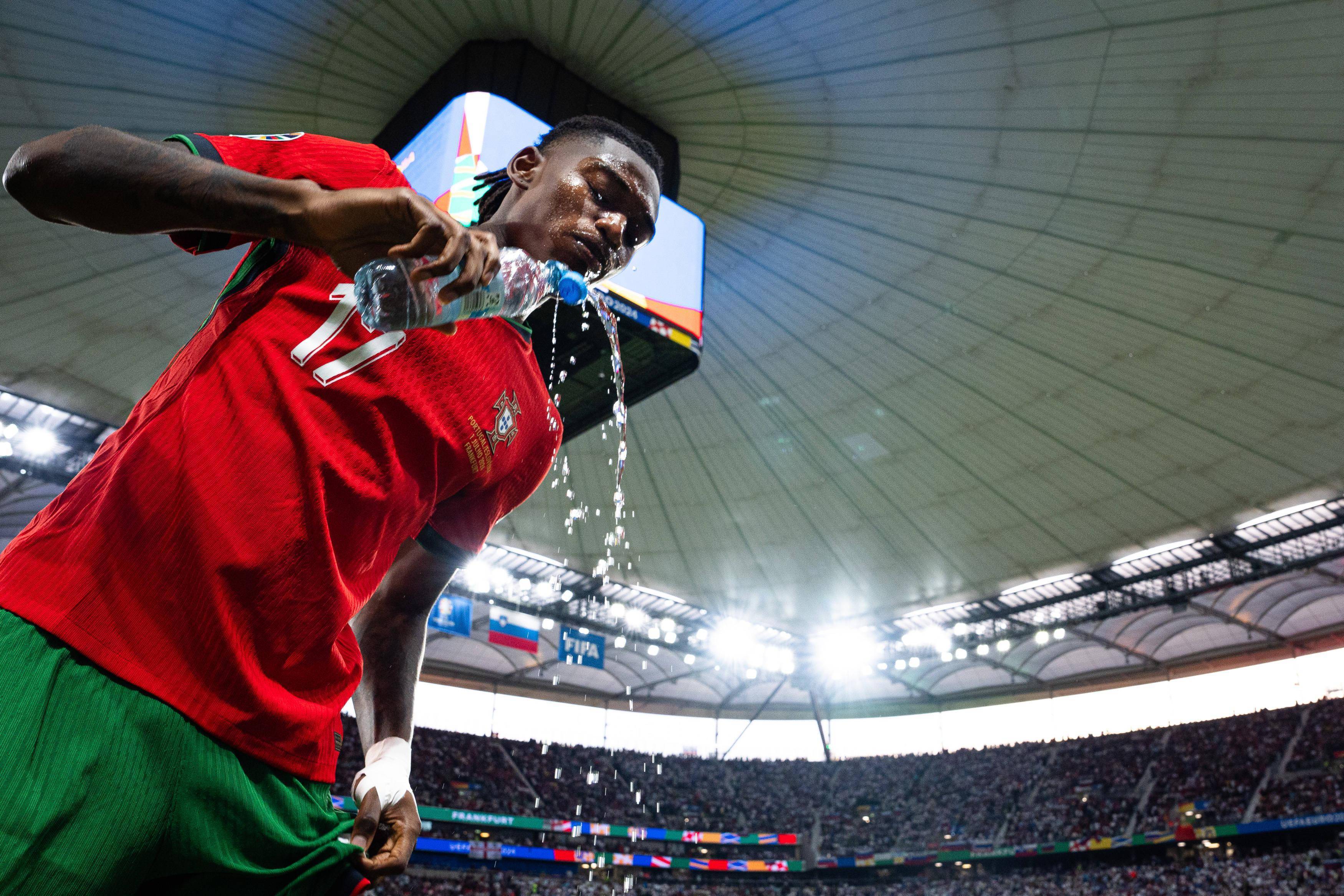 葡萄牙队在欧锦赛资格赛中轻松取胜