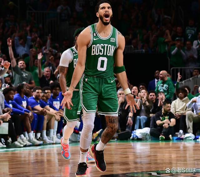 包含法国游泳强将凭借出色发挥获得头名的词条