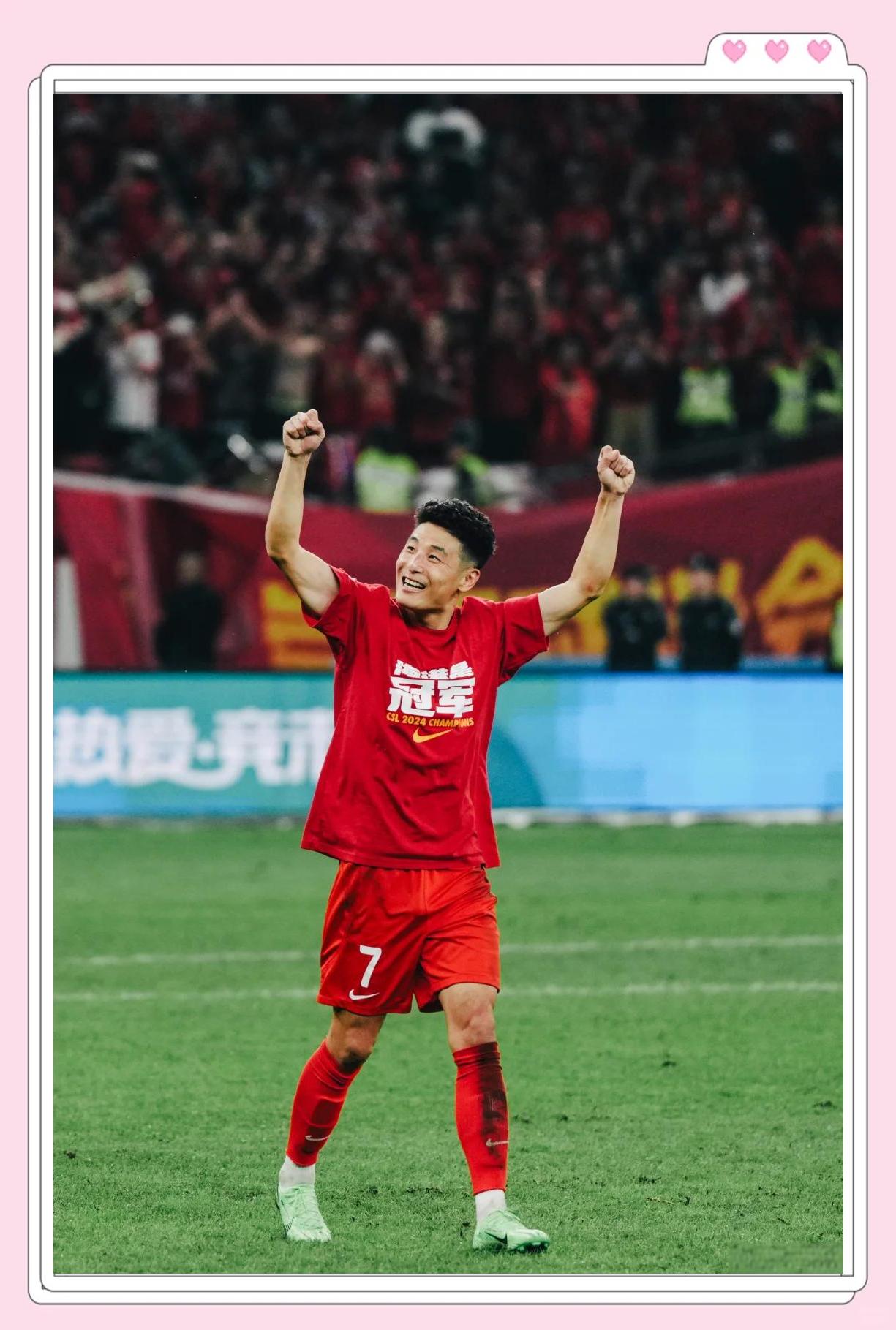 关于武磊场边指挥情绪激动，AC米兰队员怒摔水瓶的信息