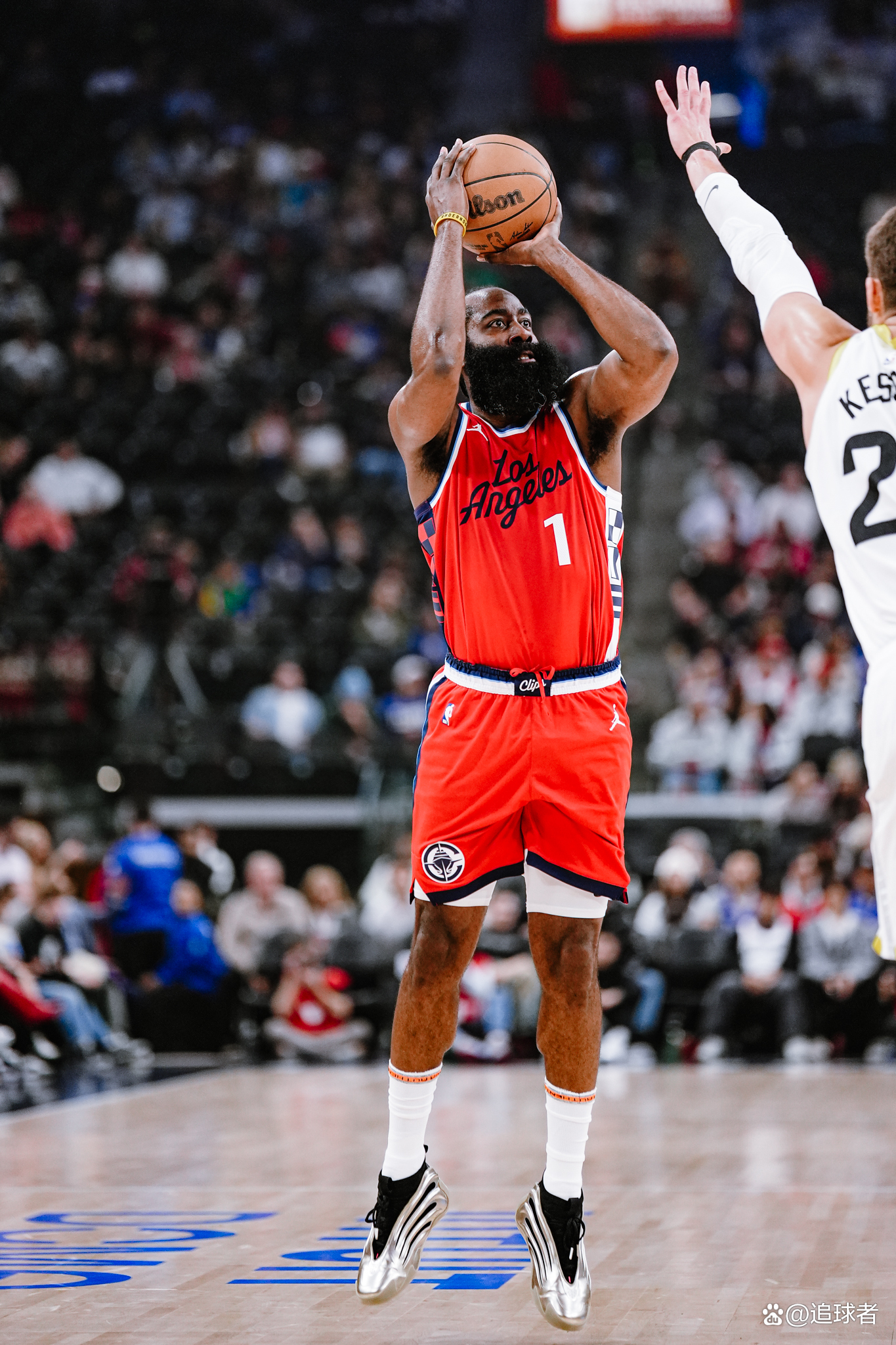  哈登连续十场比赛得分超过战术调整，瑞士队挑战极限！