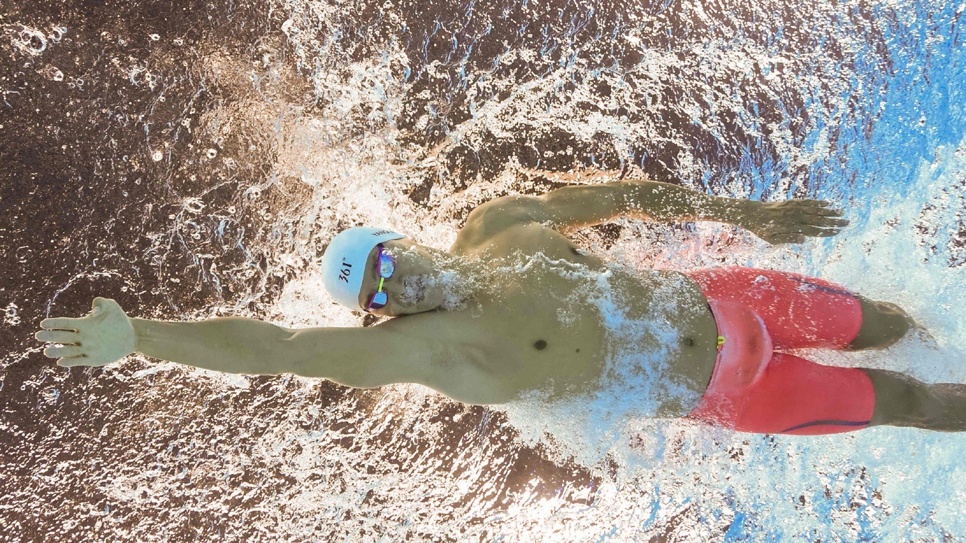 F1赛车赛场焦点！阿根廷队对阵德国队，压哨绝杀，引爆全场观众欢呼